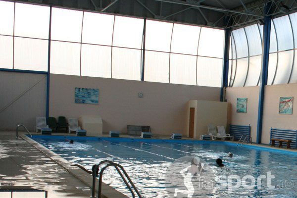 Flipper boat Destiny Tenis Club 2000 - bazin de inot in Bucuresti, piscina Bucuresti